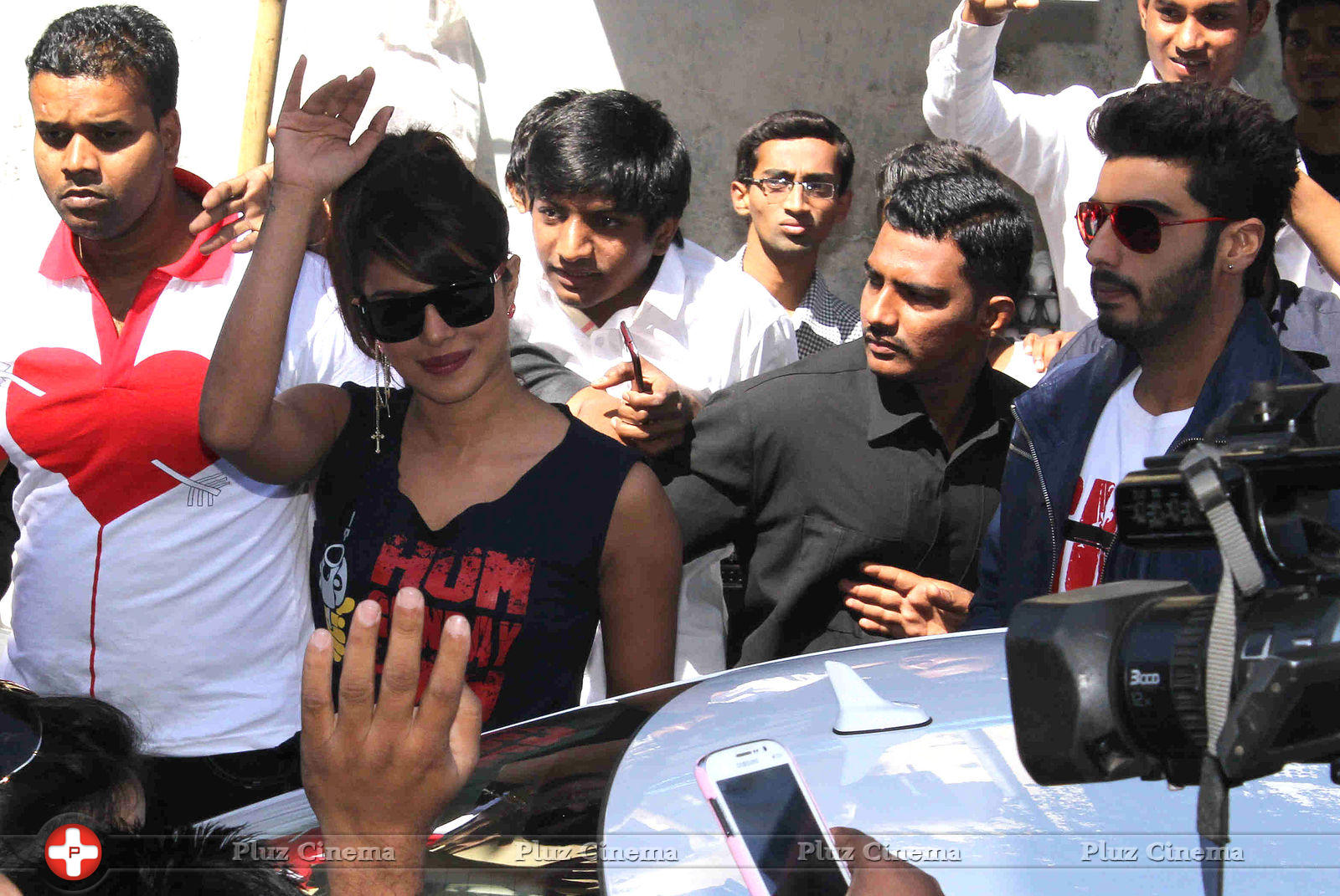 Priyanka Chopra - Star cast of film Gunday visit Gaiety Galaxy theatre Photos | Picture 712538