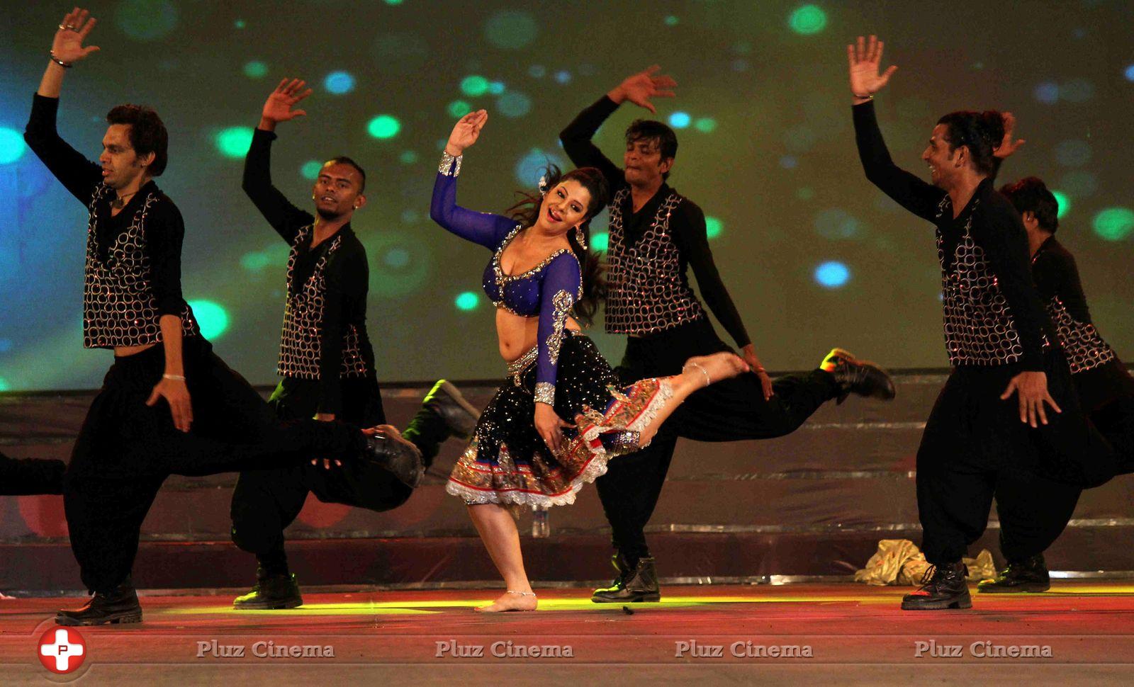 Sambhavna Seth - Juhi and Govinda at Grand finale Indian Princess 2014 Season 5 Photos | Picture 714970