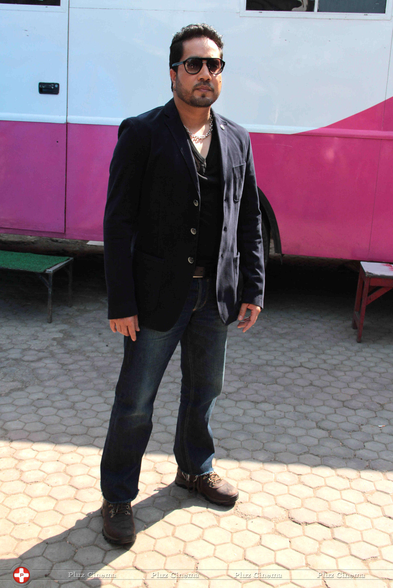 Mika Singh - Mika Singh on sets of SAB TV serial FIR Stills | Picture 715414