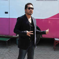 Mika Singh - Mika Singh on sets of SAB TV serial FIR Stills | Picture 715415