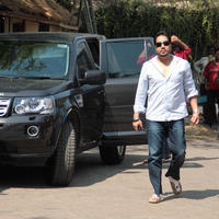 Mika Singh - Mika Singh on sets of SAB TV serial FIR Stills | Picture 715416
