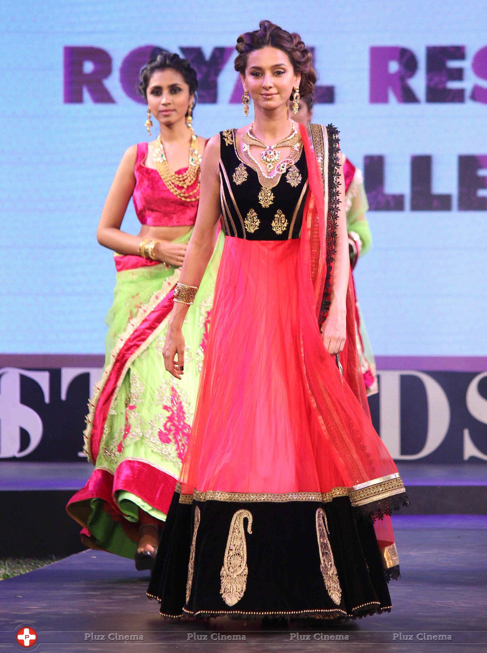 Shibani Dandekar - Celebrities walk the ramp for Retail Jeweller India Trendsetters Photos | Picture 716786