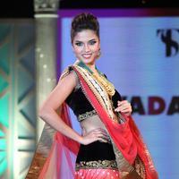 Rochelle Maria Rao - Celebrities walk the ramp for Retail Jeweller India Trendsetters Photos | Picture 716782