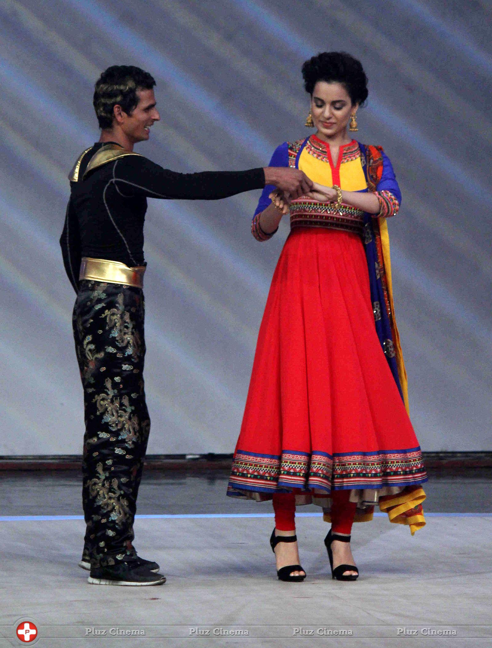 Kangana Ranaut - Promotion of film Queen on sets of Indias Got Talent Season 5 Photos | Picture 717412