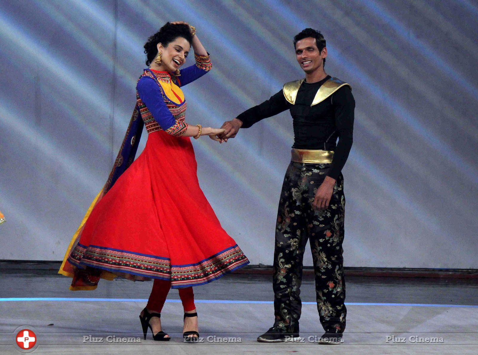Kangana Ranaut - Promotion of film Queen on sets of Indias Got Talent Season 5 Photos | Picture 717415