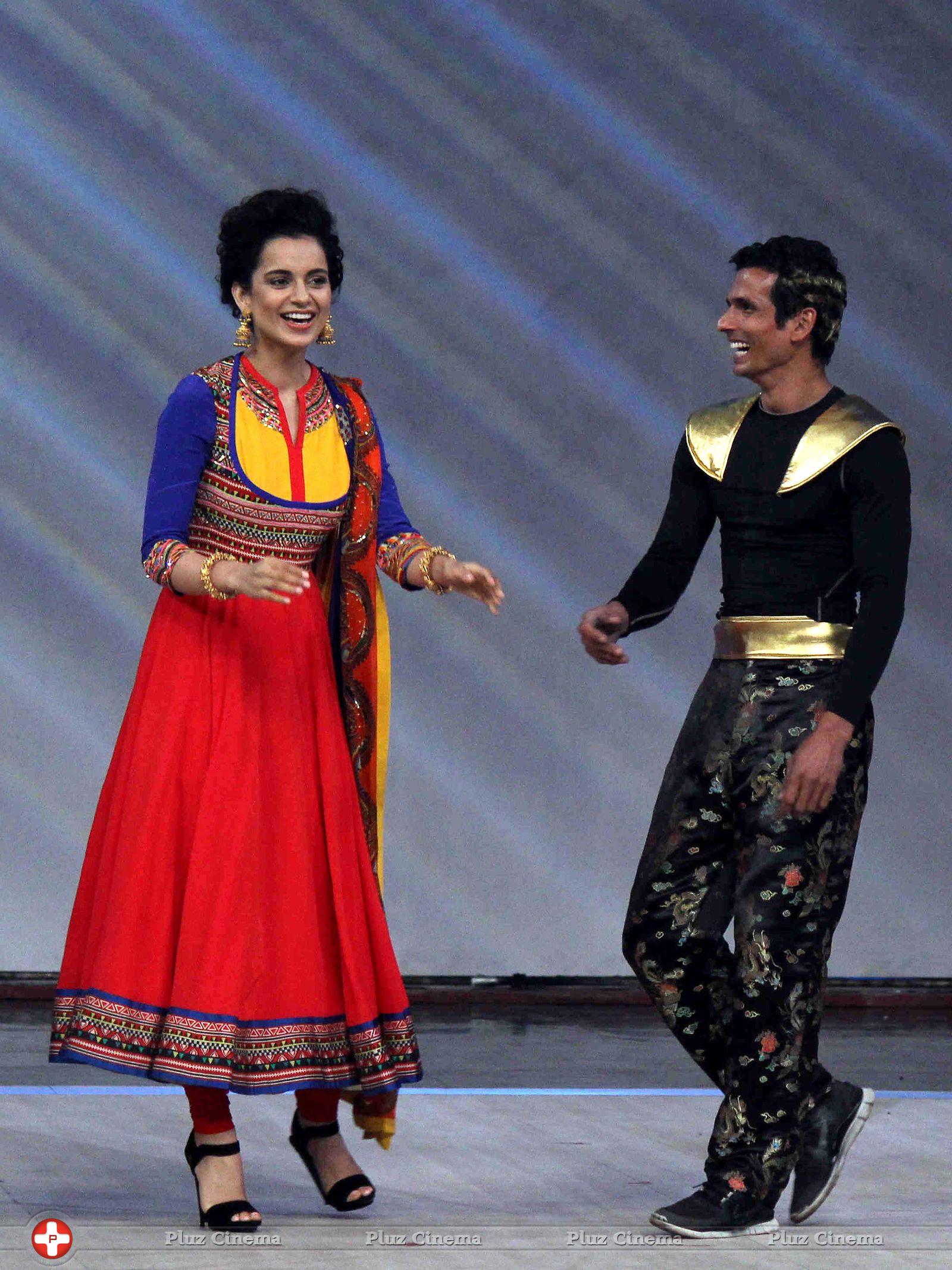Kangana Ranaut - Promotion of film Queen on sets of Indias Got Talent Season 5 Photos | Picture 717416