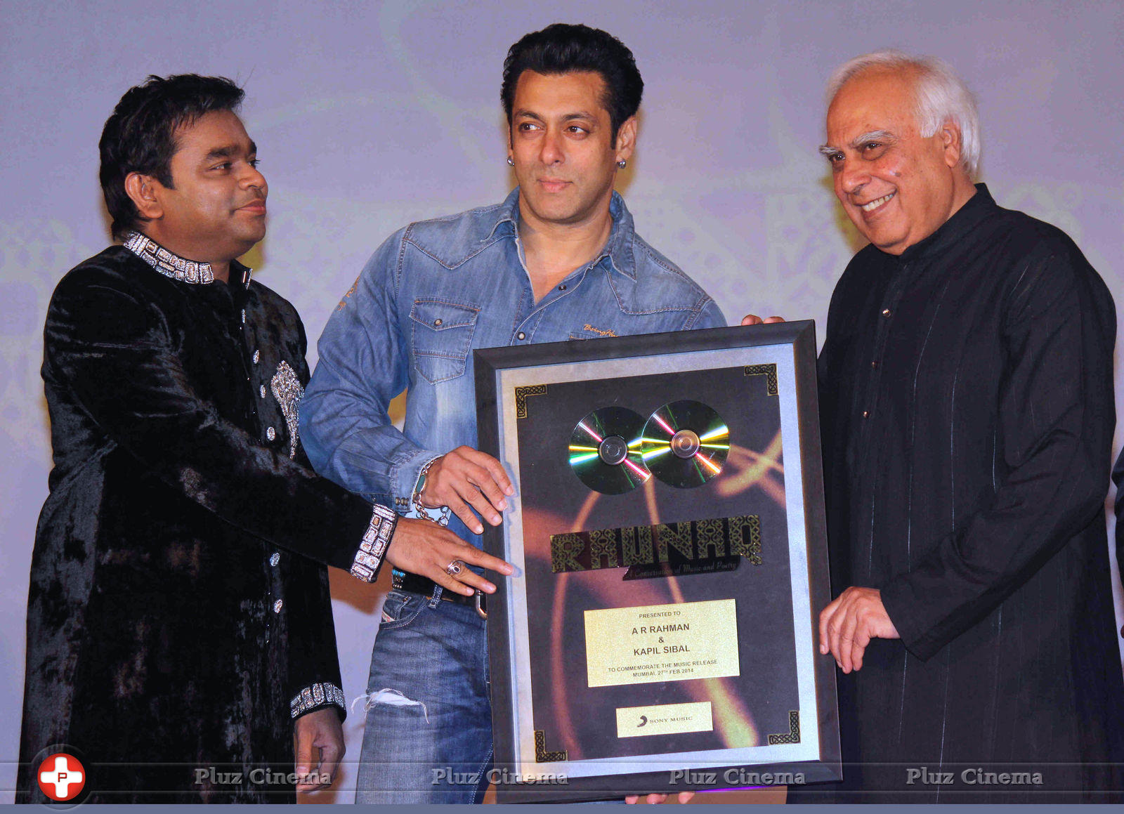 Salman Khan launches A.R. Rahman and Kapil Sibal album Raunaq Photos | Picture 720017