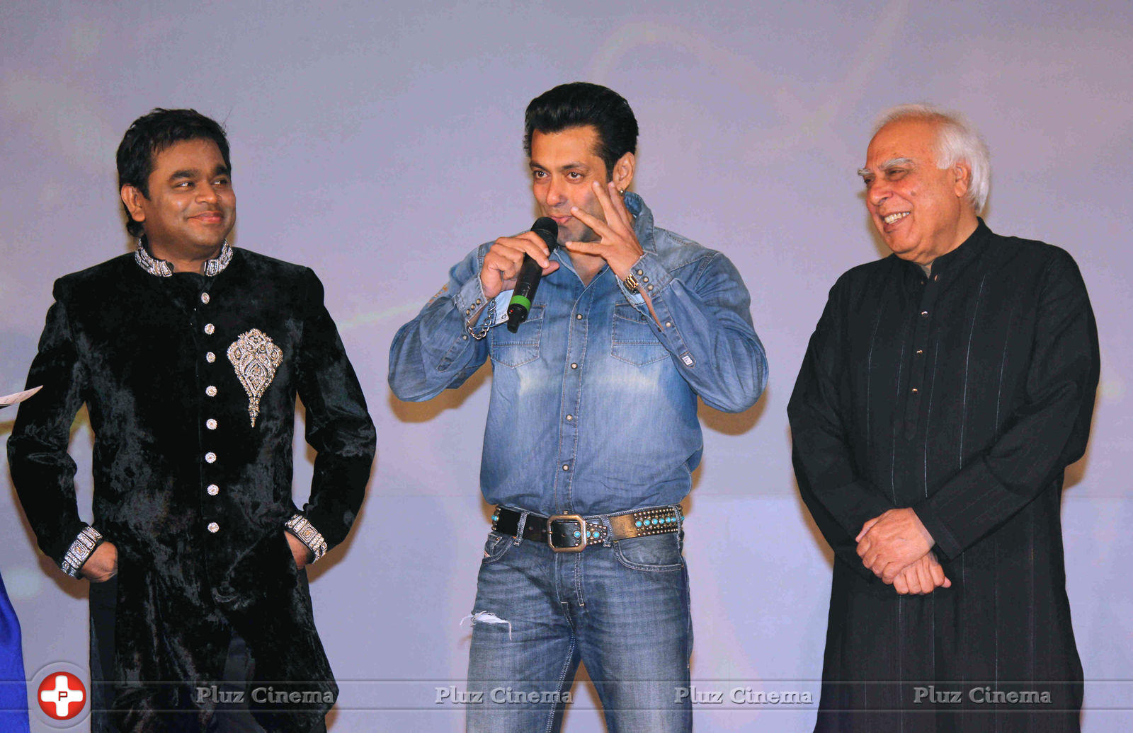 Salman Khan launches A.R. Rahman and Kapil Sibal album Raunaq Photos | Picture 720019