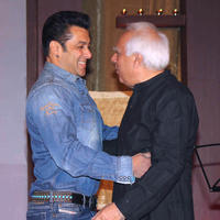 Salman Khan launches A.R. Rahman and Kapil Sibal album Raunaq Photos | Picture 720008