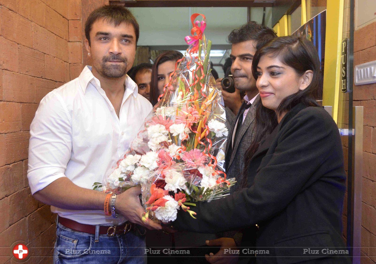 Ajaz Khan inaugurates Livwwires Institute Photos | Picture 690543