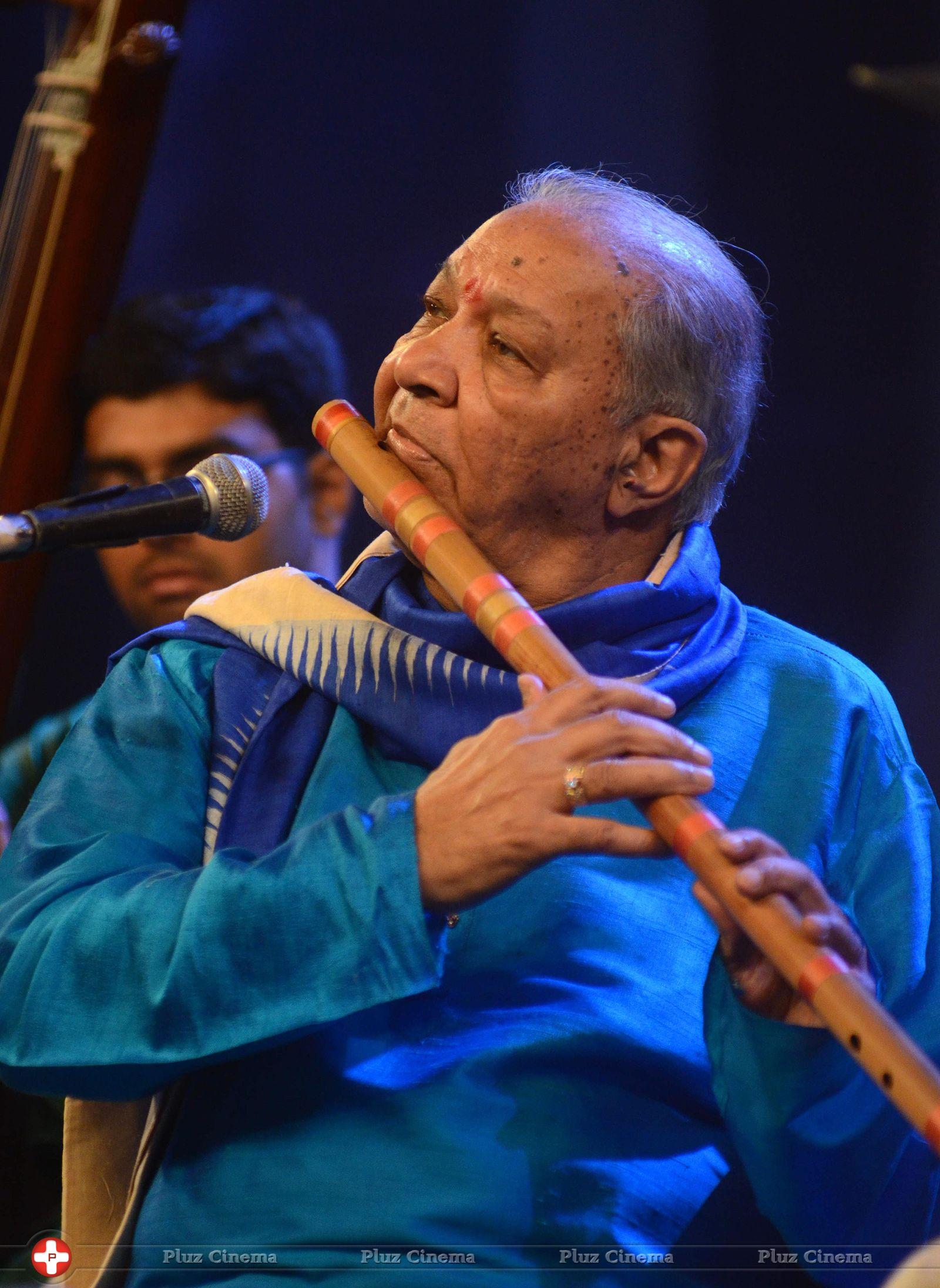 Pandit Hariprasad Chaurasia - Pandit Hariprasad Chaurasia performs at 7th edition of Bansuri Utsav Photos | Picture 691120