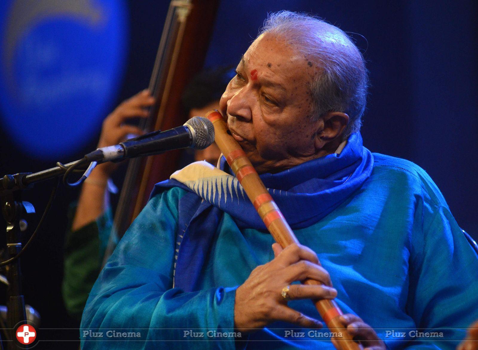 Pandit Hariprasad Chaurasia - Pandit Hariprasad Chaurasia performs at 7th edition of Bansuri Utsav Photos | Picture 691122