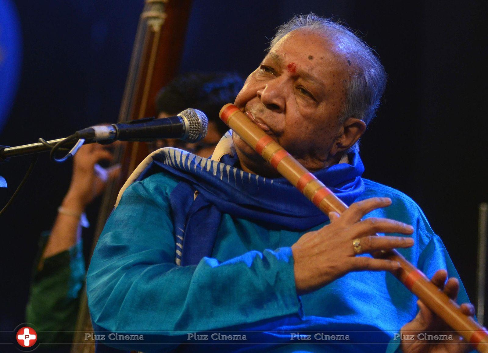 Pandit Hariprasad Chaurasia - Pandit Hariprasad Chaurasia performs at 7th edition of Bansuri Utsav Photos | Picture 691123