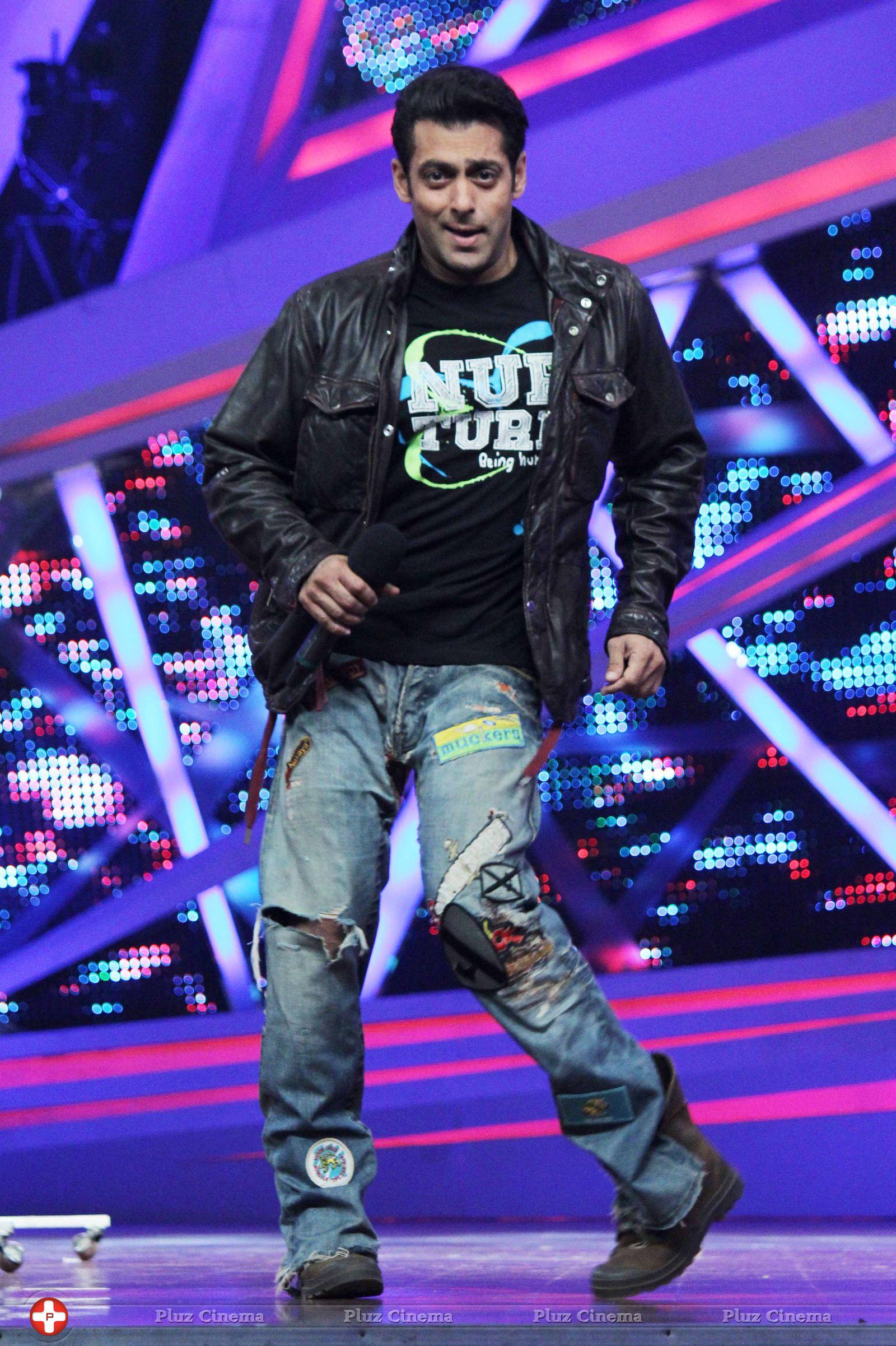 Salman Khan - Salman Khan on the sets of Nach Baliye 6 | Picture 692922