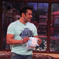 Salman Khan - Promotion of film Jai Ho on sets of Comedy Nights with Kapil Photos | Picture 694840