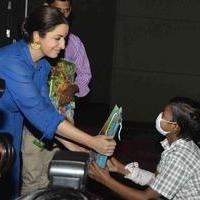 Tisca Chopra - Tisca Chopra and Sherlyn Chopra with children suffering from Terminal Cancer Photos | Picture 694499