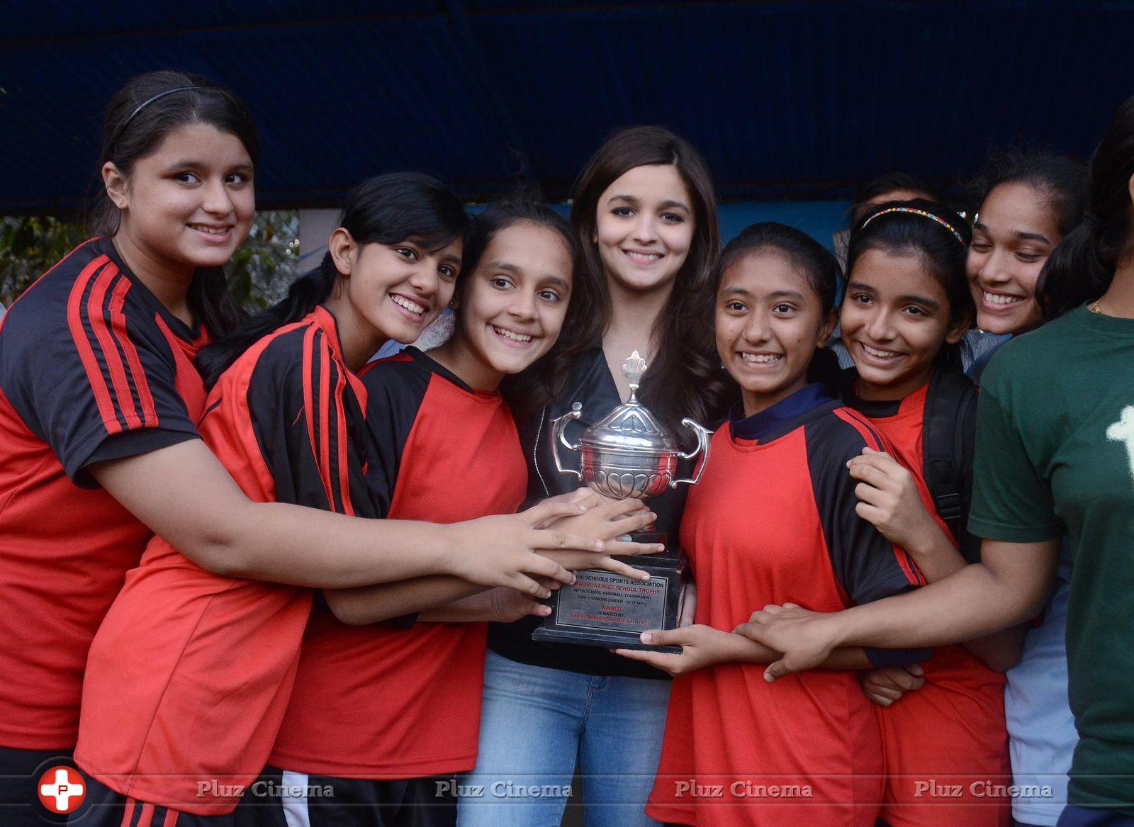 Alia Bhatt - Actress Alia Bhatt attend Handball Championship Prize Distribution Ceremony Stills | Picture 695861