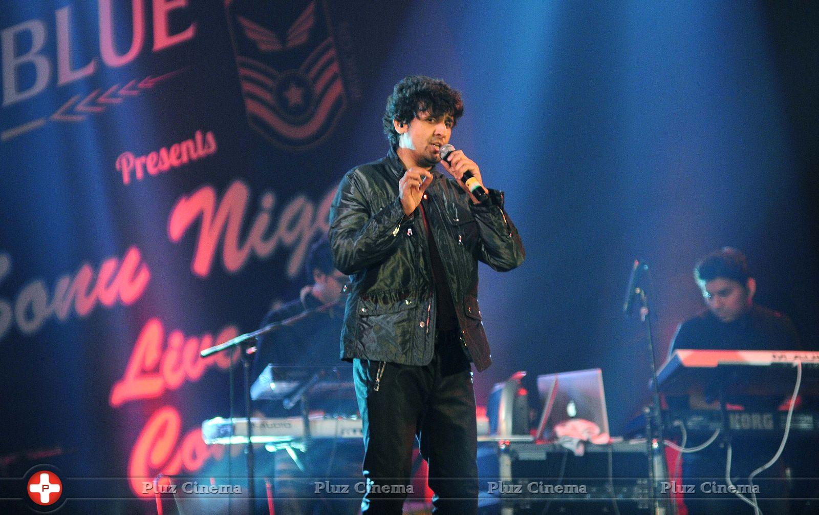 Sonu Nigam - Sonu Nigam performs at Radio Mirchi event Stills | Picture 695892