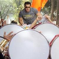 Salman Khan - Salman Khan promotes Jai Ho on Dance India Dance Photos | Picture 696635