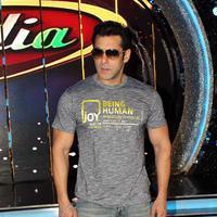 Salman Khan - Salman Khan promotes Jai Ho on Dance India Dance Photos | Picture 696640