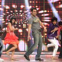 Salman Khan - Salman Khan promotes Jai Ho on Dance India Dance Photos | Picture 696649