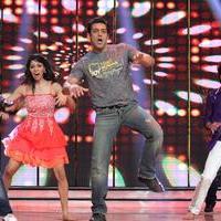 Salman Khan - Salman Khan promotes Jai Ho on Dance India Dance Photos | Picture 696650