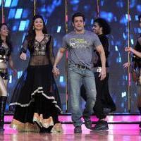 Salman Khan - Salman Khan promotes Jai Ho on Dance India Dance Photos | Picture 696656