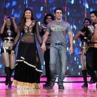 Salman Khan - Salman Khan promotes Jai Ho on Dance India Dance Photos | Picture 696657