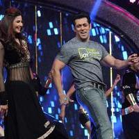 Salman Khan - Salman Khan promotes Jai Ho on Dance India Dance Photos | Picture 696660