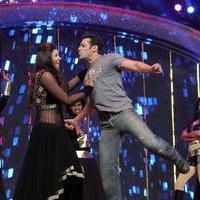 Salman Khan - Salman Khan promotes Jai Ho on Dance India Dance Photos | Picture 696661