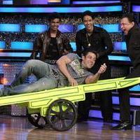 Salman Khan - Salman Khan promotes Jai Ho on Dance India Dance Photos