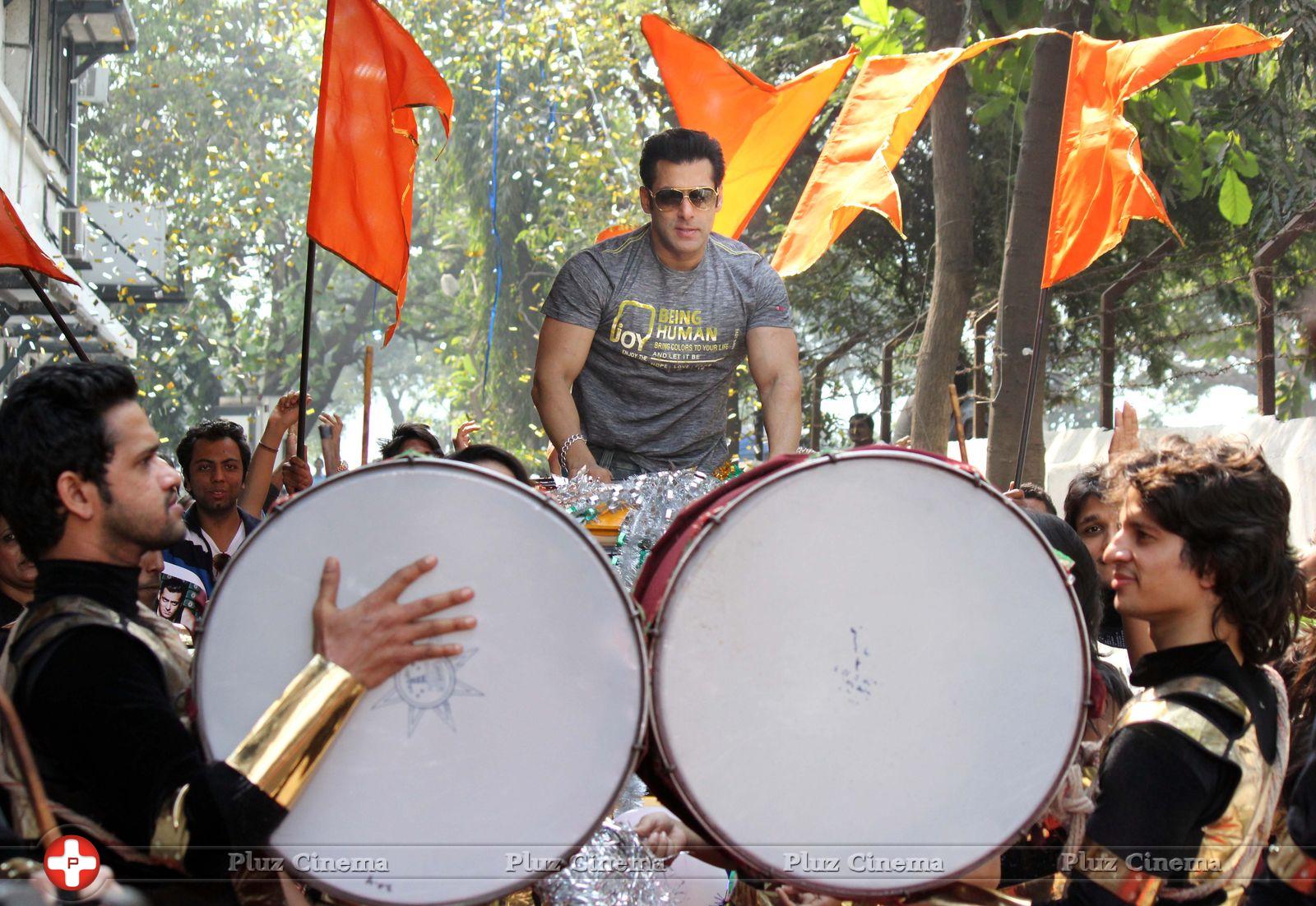 Salman Khan - Salman Khan promotes Jai Ho on Dance India Dance Photos | Picture 696637