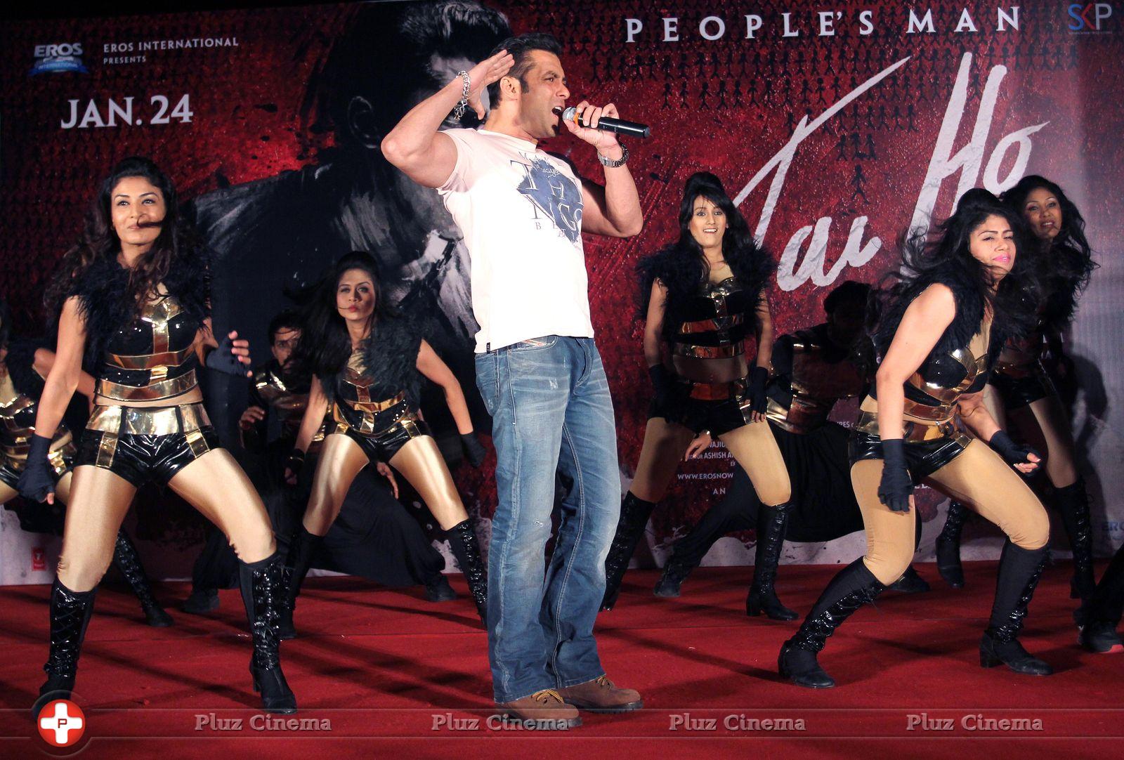Salman Khan - Salman Khan & Daisy Shah promote their movie Jai ho Photos | Picture 698137