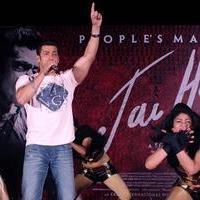 Salman Khan - Salman Khan & Daisy Shah promote their movie Jai ho Photos