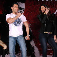 Salman Khan & Daisy Shah promote their movie Jai ho Photos | Picture 698146