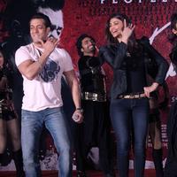 Salman Khan & Daisy Shah promote their movie Jai ho Photos