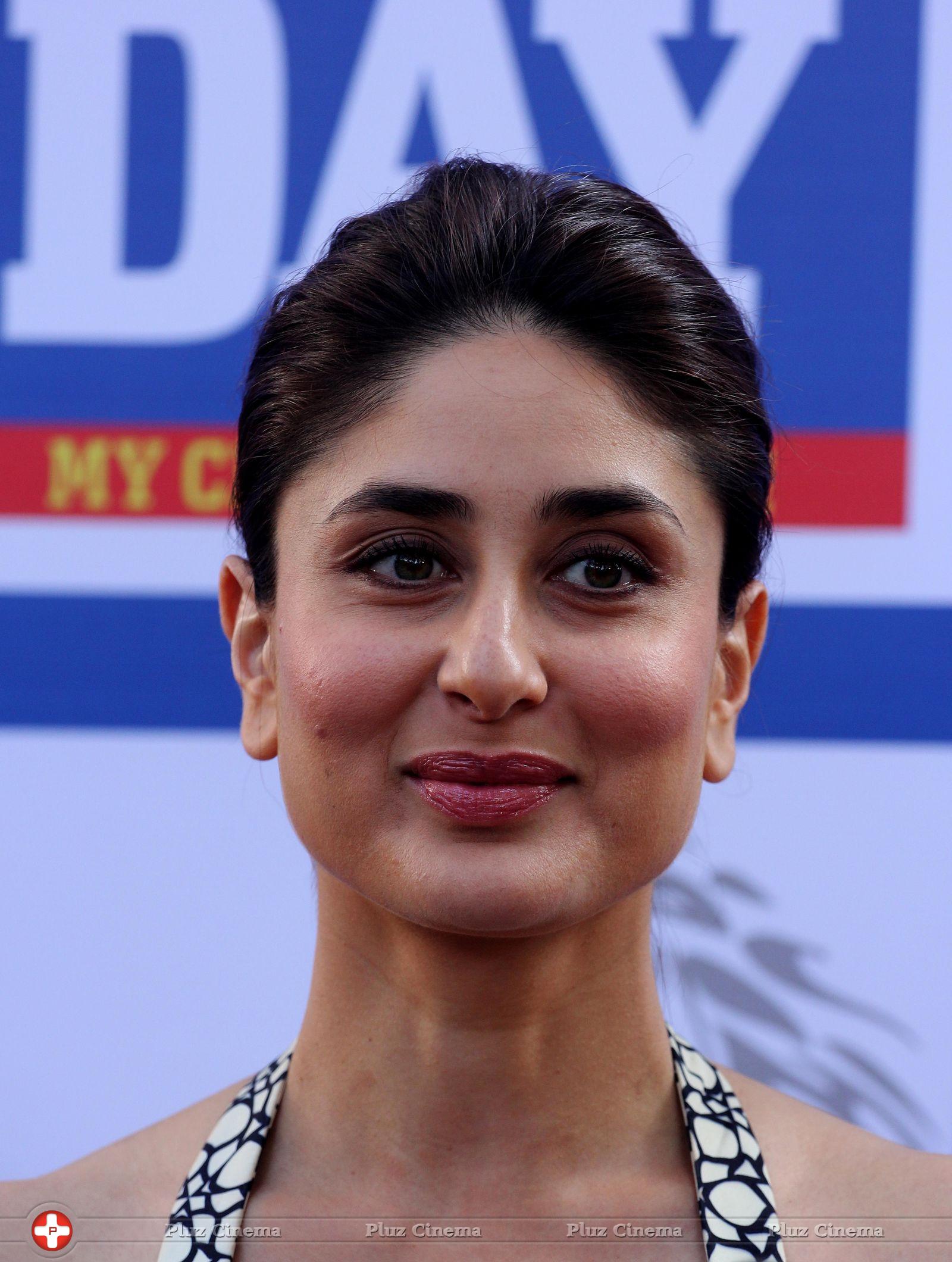 Kareena Kapoor - Bollywood Celebrities at Midday Trophy Photos | Picture 699119