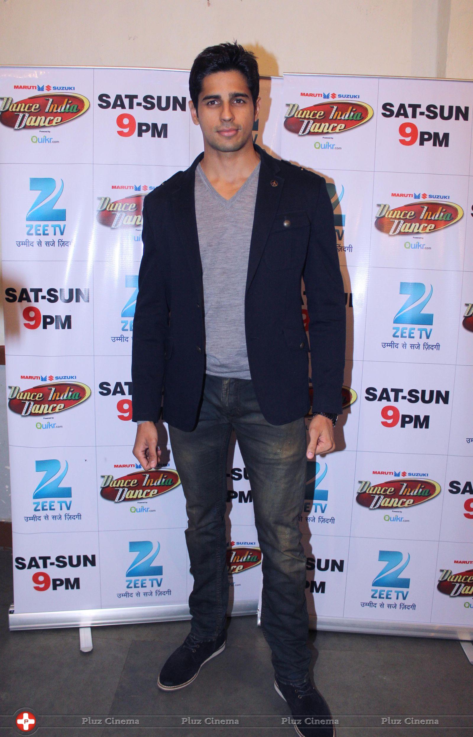 Sidharth Malhotra - Promotion of film Hasee Toh Phase on sets of DID season 4 Photos | Picture 700164
