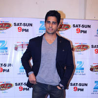Sidharth Malhotra - Promotion of film Hasee Toh Phase on sets of DID season 4 Photos