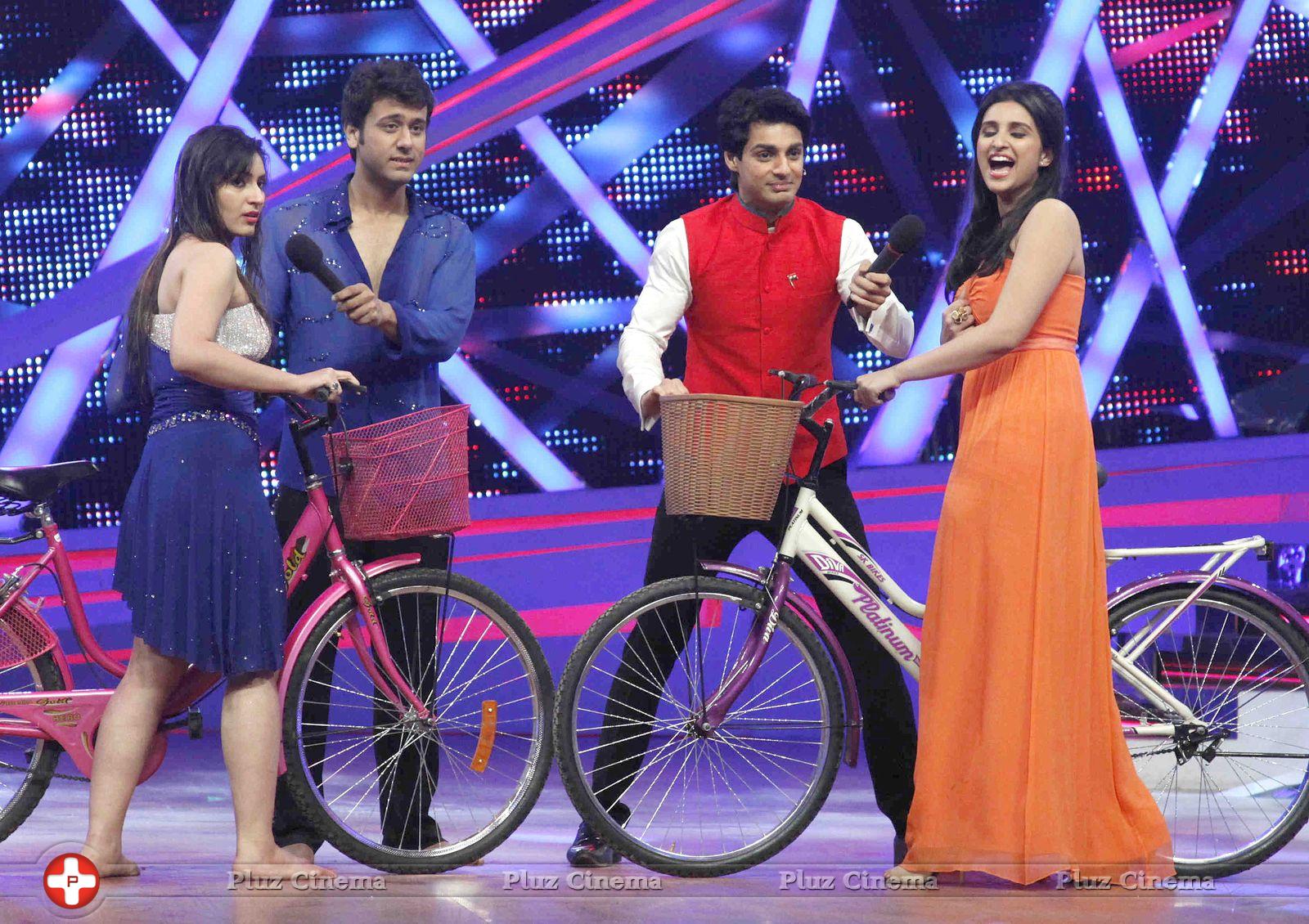 Promotion of film Hasi Toh Phasi on the set of Nach Baliye 6 Photos | Picture 700982