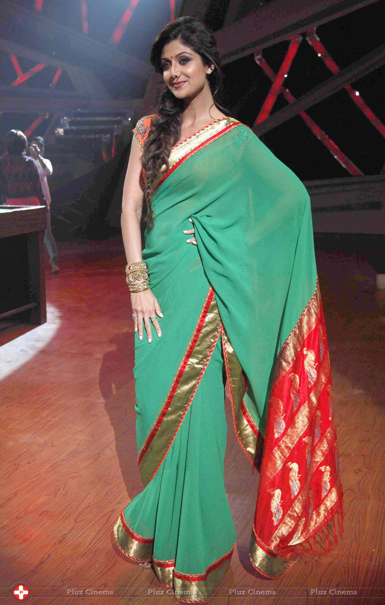Shilpa Shetty - Promotion of film Hasi Toh Phasi on the set of Nach Baliye 6 Photos | Picture 700998