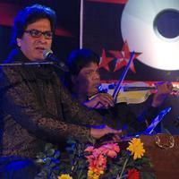 Talat Aziz - Ghazal singer Talat Aziz performs at a concert Photos | Picture 700706