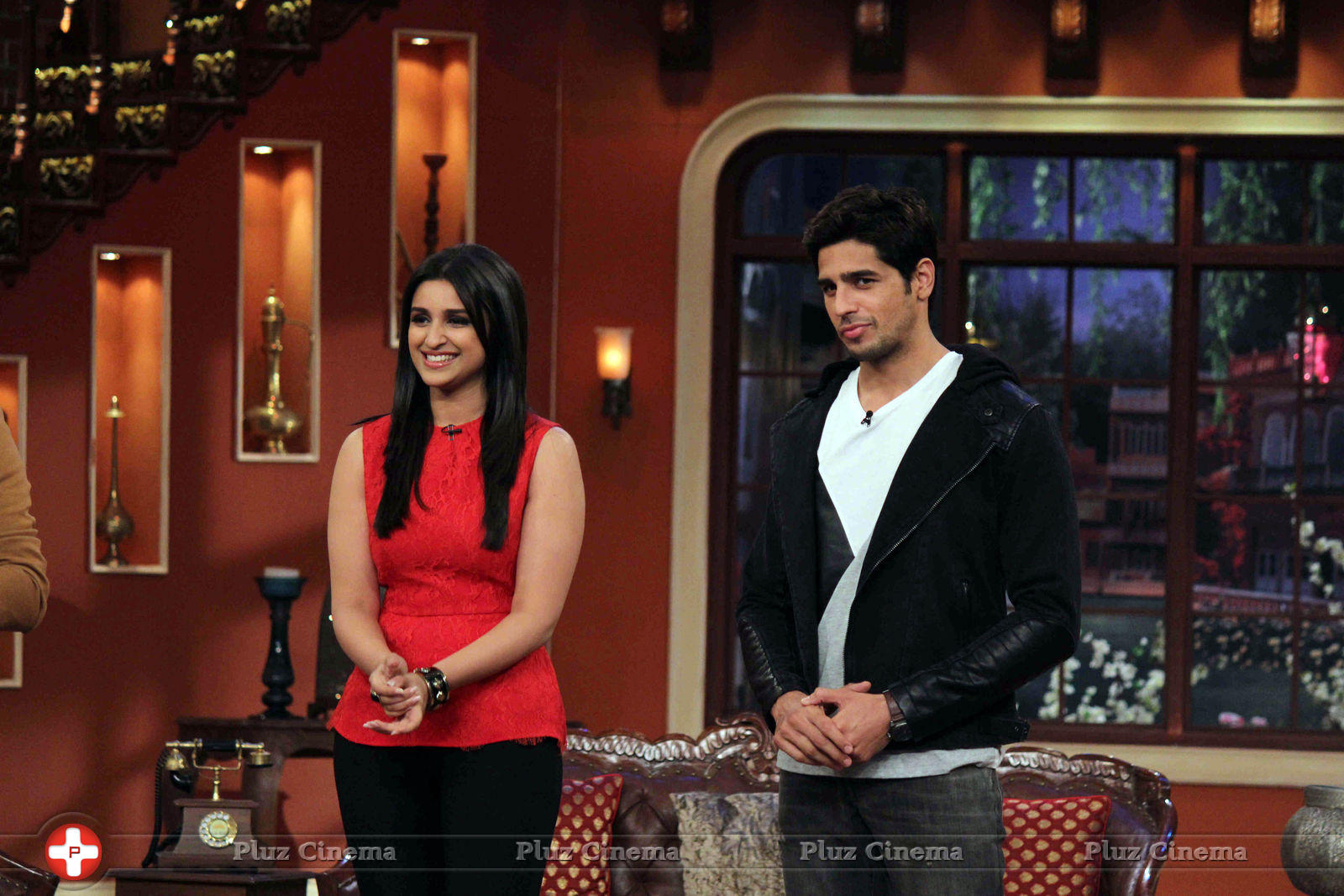 Parineeti & Sidharth Promotes Hasee Toh Phasee on sets of Comedy Nights with Kapil Photos | Picture 702309