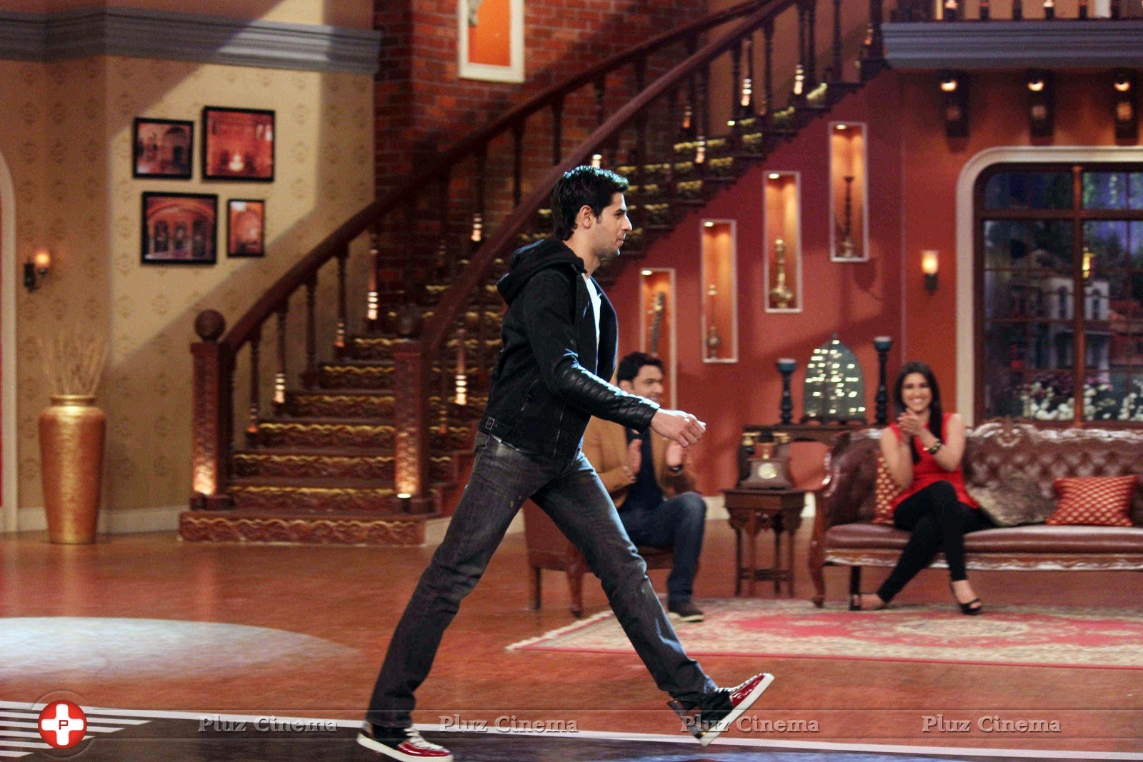 Sidharth Malhotra - Parineeti & Sidharth Promotes Hasee Toh Phasee on sets of Comedy Nights with Kapil Photos | Picture 702315