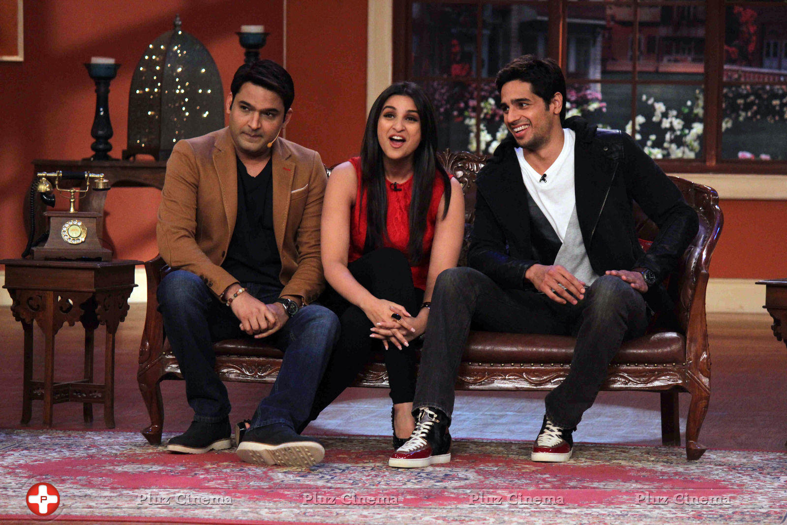 Parineeti & Sidharth Promotes Hasee Toh Phasee on sets of Comedy Nights with Kapil Photos | Picture 702319