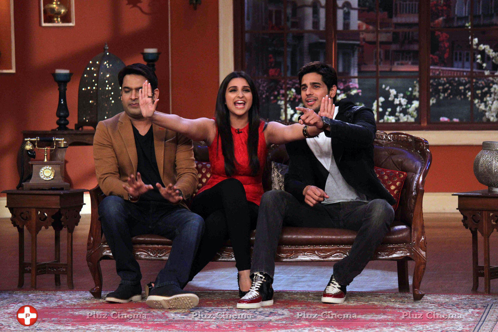 Parineeti & Sidharth Promotes Hasee Toh Phasee on sets of Comedy Nights with Kapil Photos | Picture 702320