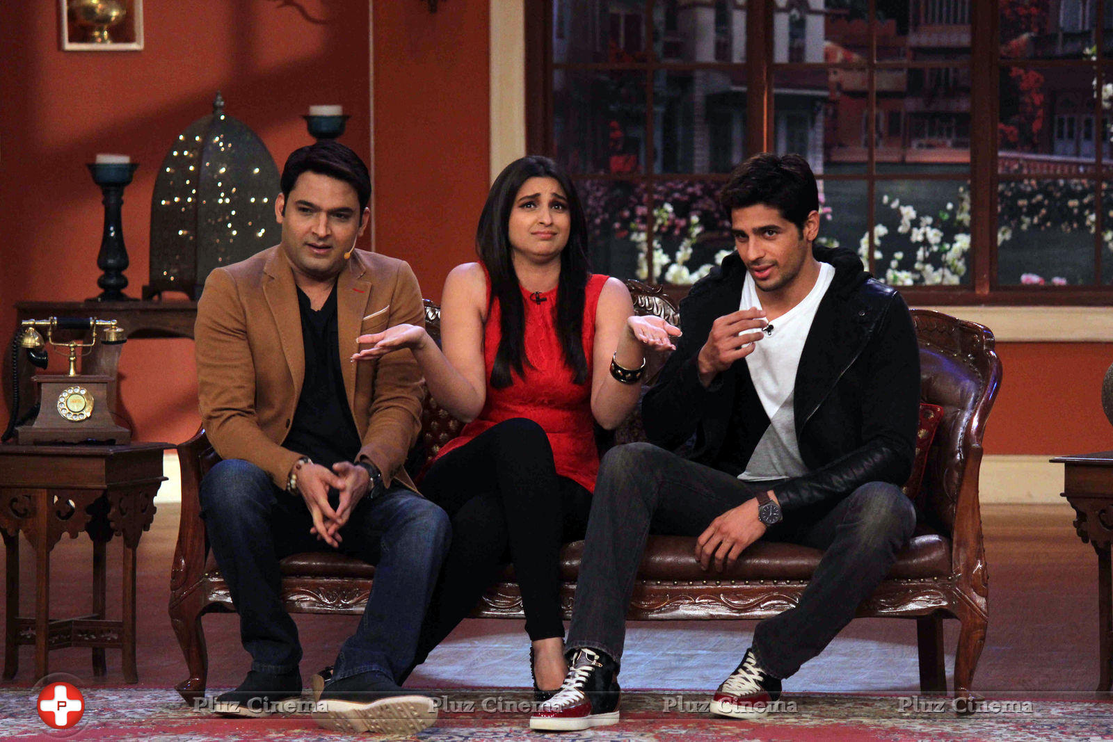 Parineeti & Sidharth Promotes Hasee Toh Phasee on sets of Comedy Nights with Kapil Photos | Picture 702322
