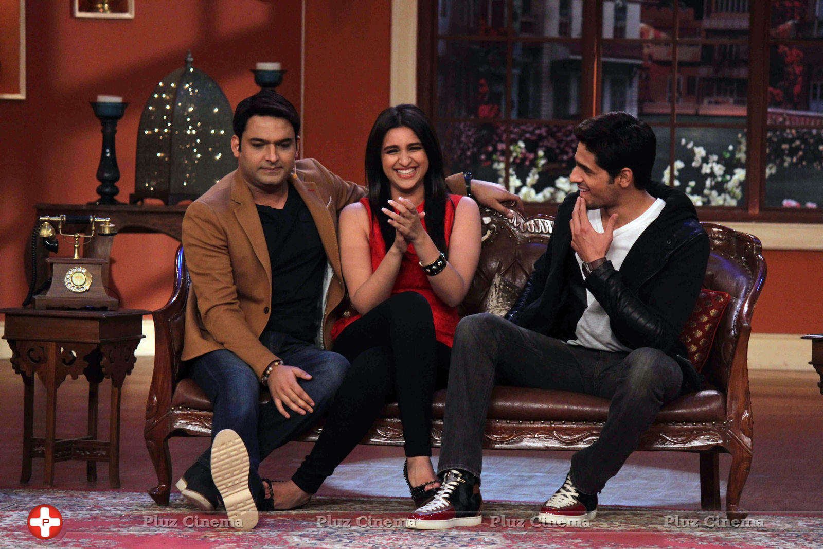 Parineeti & Sidharth Promotes Hasee Toh Phasee on sets of Comedy Nights with Kapil Photos | Picture 702325