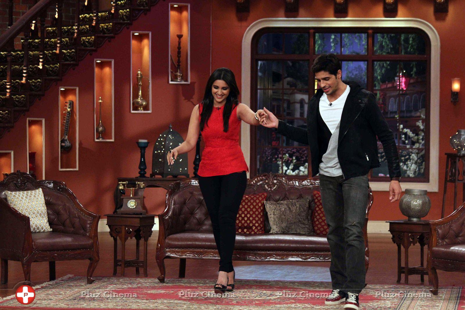 Parineeti & Sidharth Promotes Hasee Toh Phasee on sets of Comedy Nights with Kapil Photos | Picture 702328