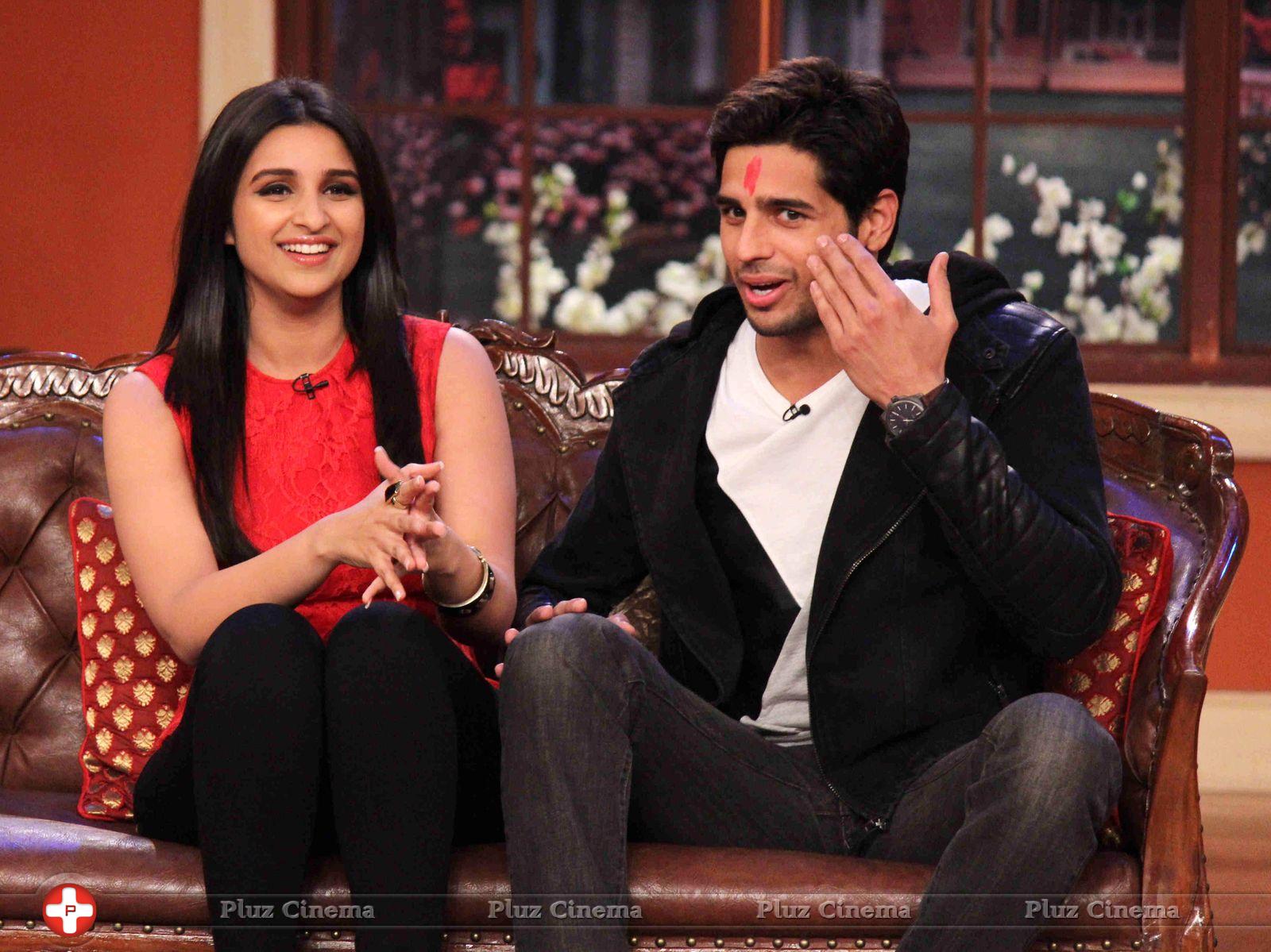 Parineeti & Sidharth Promotes Hasee Toh Phasee on sets of Comedy Nights with Kapil Photos | Picture 702337